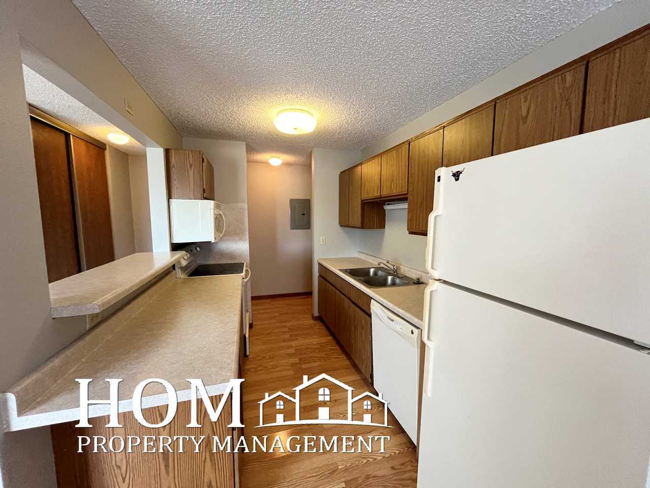 121 W Lind St #2 - Photo 6 of 10