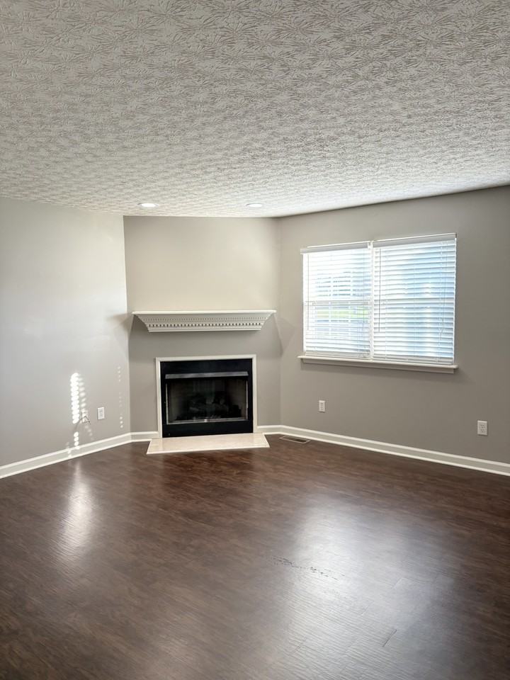 3910 Banyan Ct #B - Photo 2 of 9