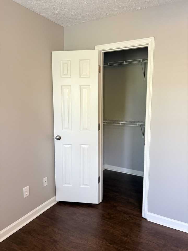 3910 Banyan Ct #B - Photo 7 of 9