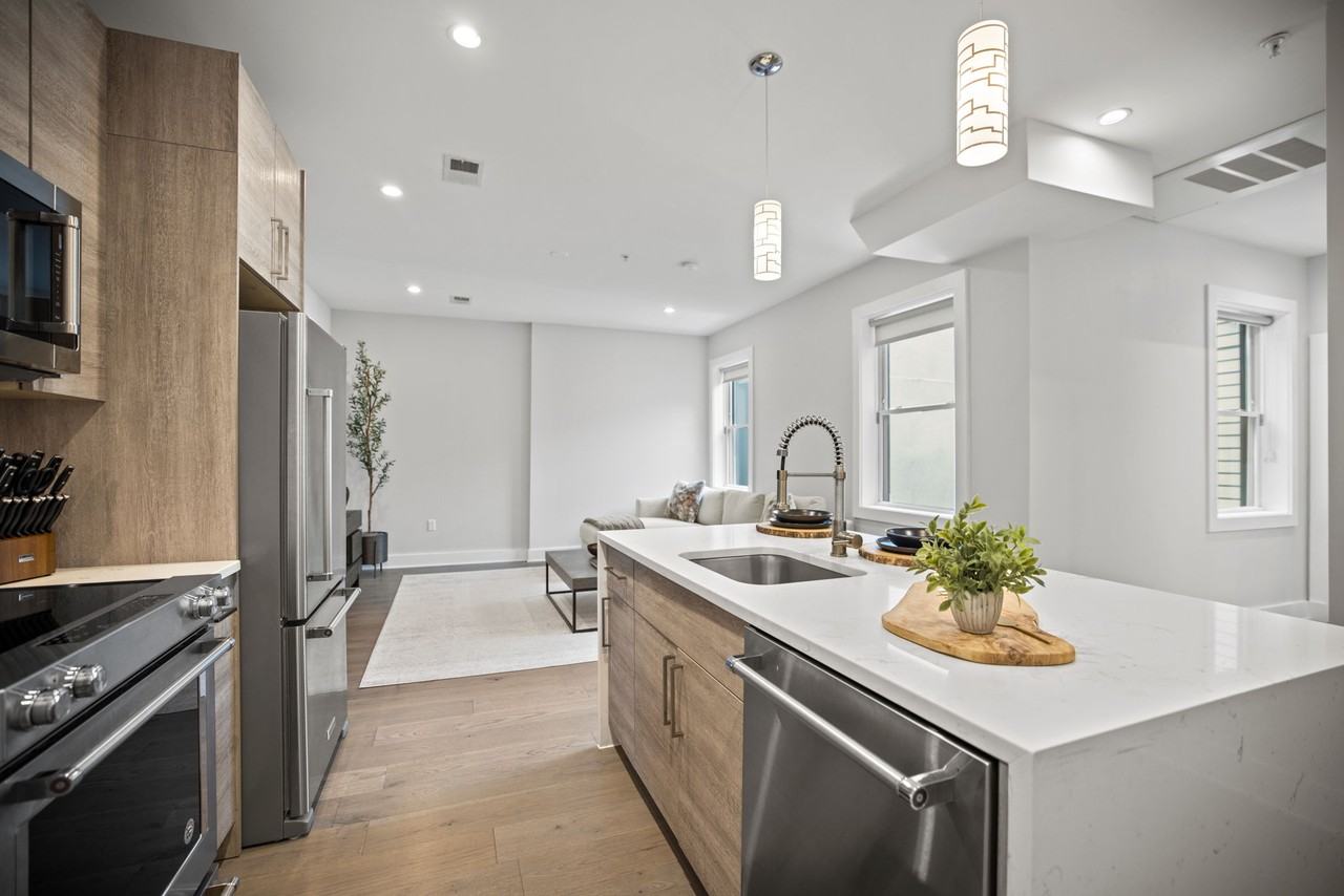 1720 New Jersey Ave Nw #402 - Photo 7 of 16