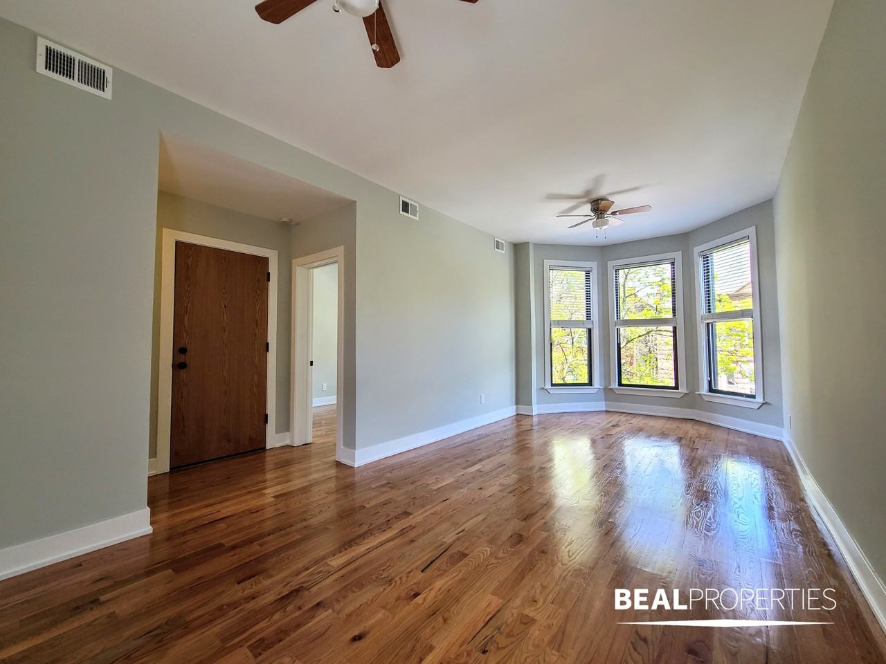 635 W Oakdale Ave #3-3 - Photo 2 of 12