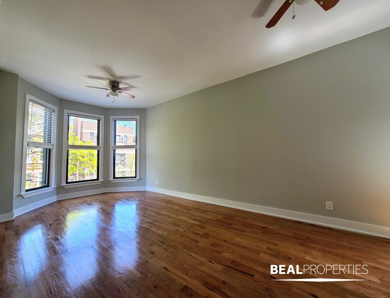 635 W Oakdale Ave #3-3 - Photo 3 of 12