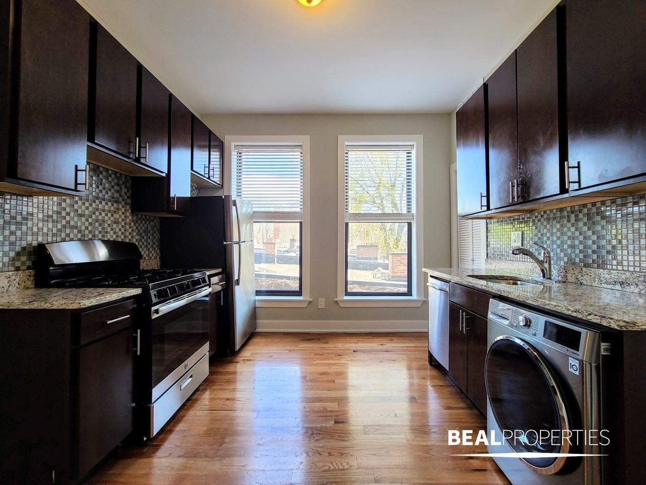 635 W Oakdale Ave #3-3 - Photo 5 of 12
