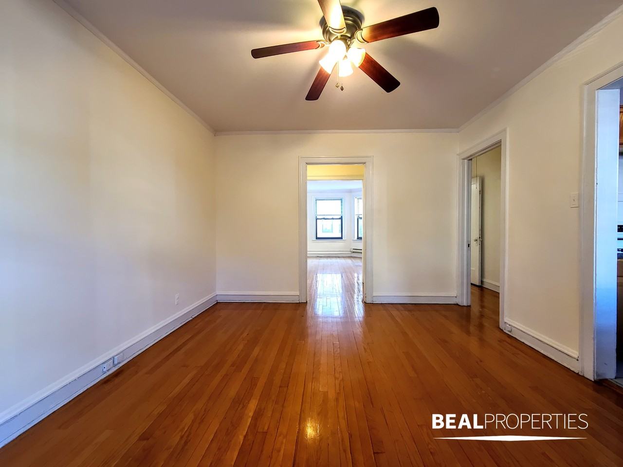 1125 W Oakdale Ave #1B1 - Photo 5 of 12