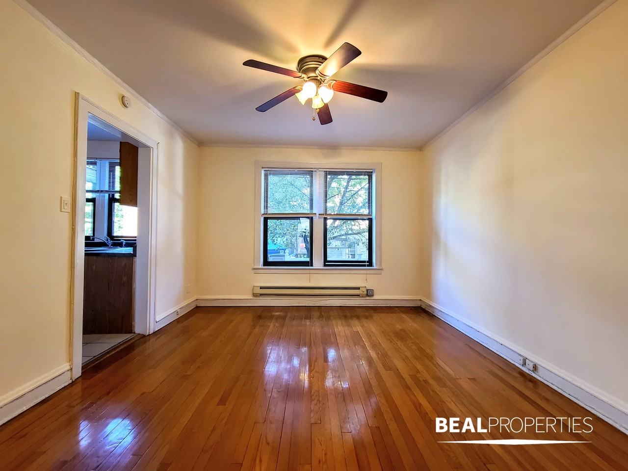 1125 W Oakdale Ave #1B1 - Photo 6 of 12