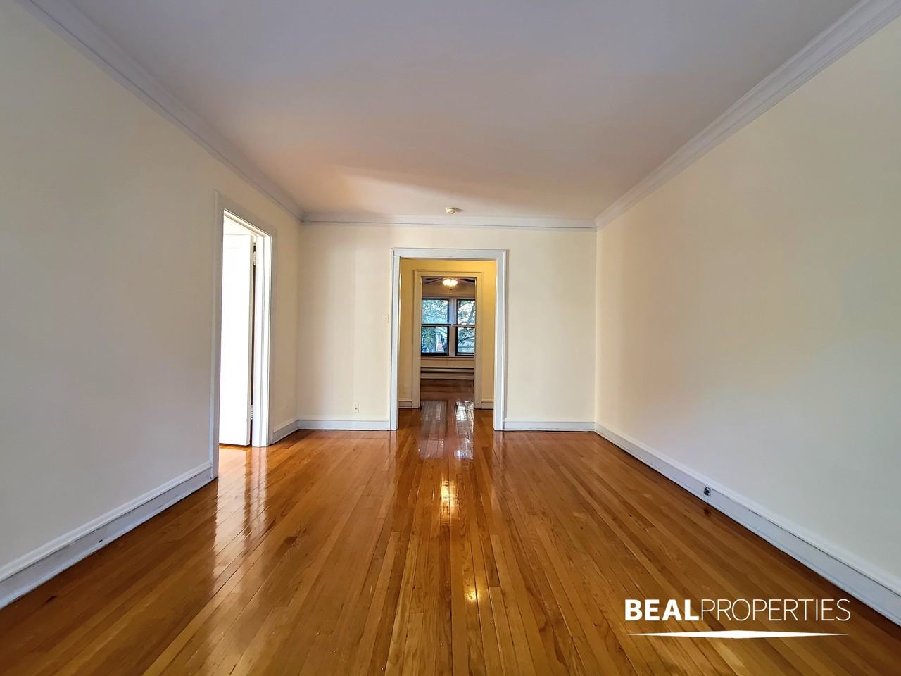 1125 W Oakdale Ave #1B1 - Photo 7 of 12