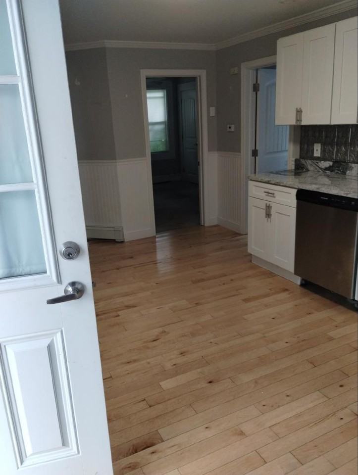 102 104 White St #102APT1 - Photo 2 of 4