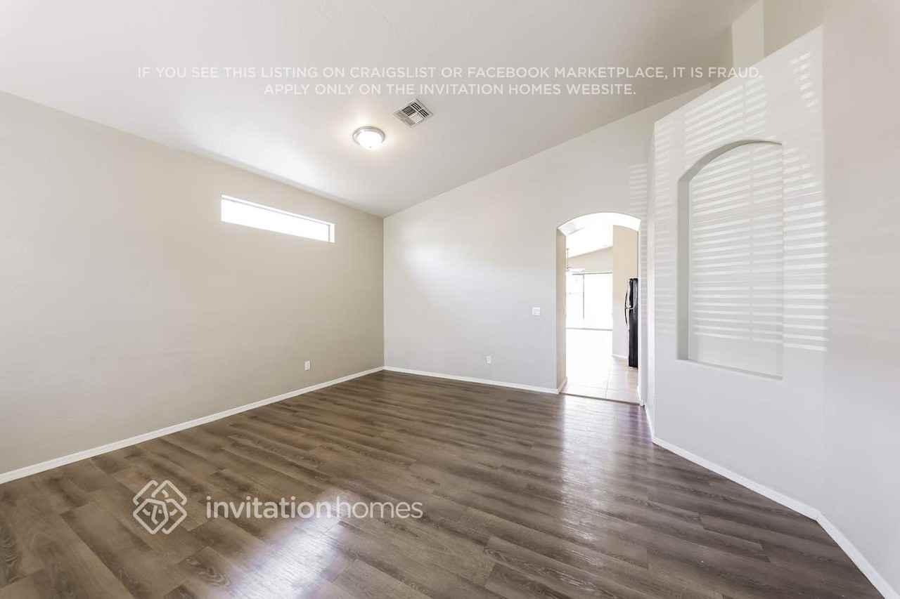 5613 W Vineyard Rd - Photo 3 of 17