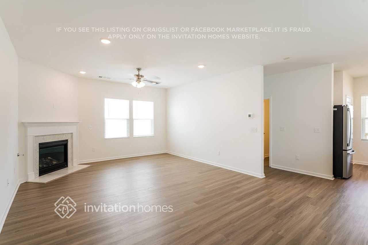 300 Deacon Ln - Photo 4 of 18