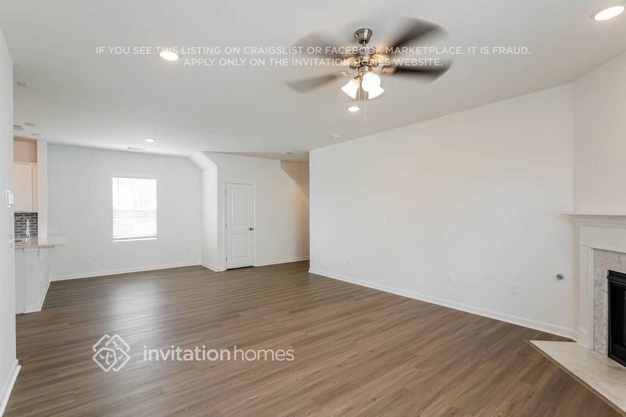 300 Deacon Ln - Photo 5 of 18