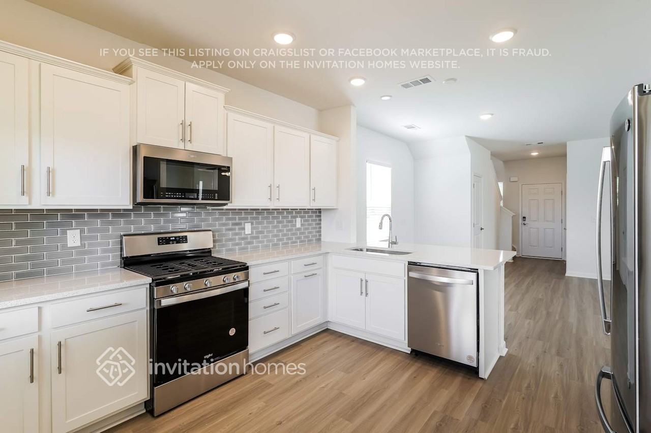 300 Deacon Ln - Photo 7 of 18