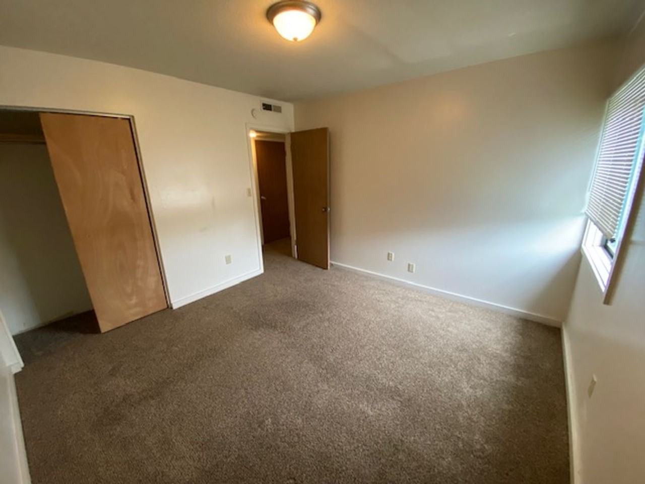 Evergreen Apartments - Photo 2 of 11