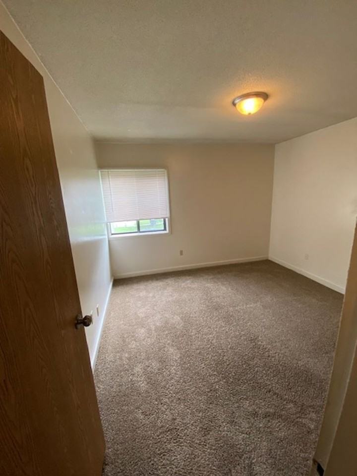 Evergreen Apartments - Photo 3 of 11