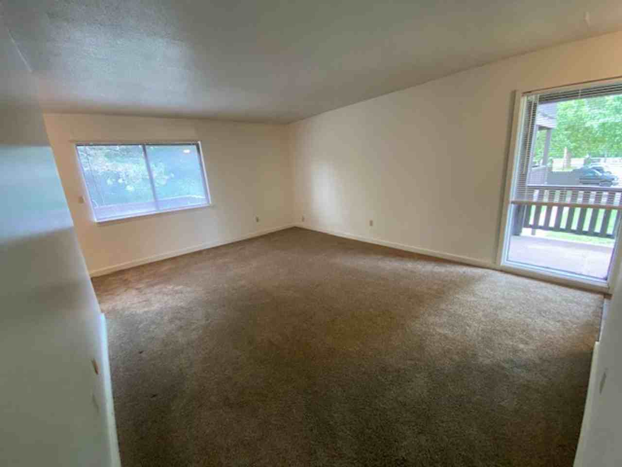 Evergreen Apartments - Photo 5 of 11