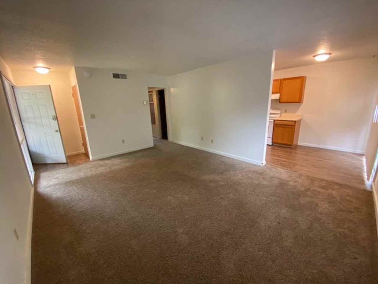 Evergreen Apartments - Photo 6 of 11