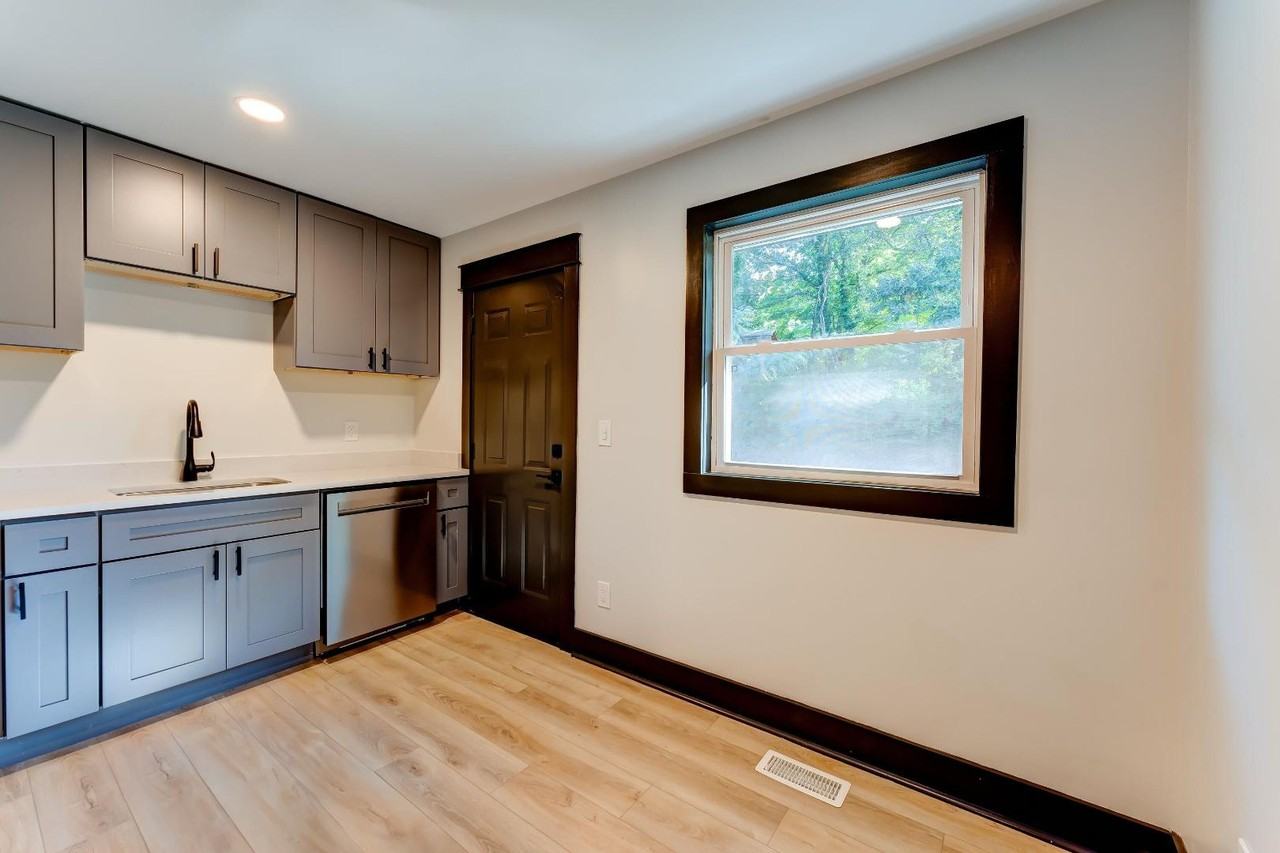 2436 Belvedere Ave Apartments - Photo 3 of 7