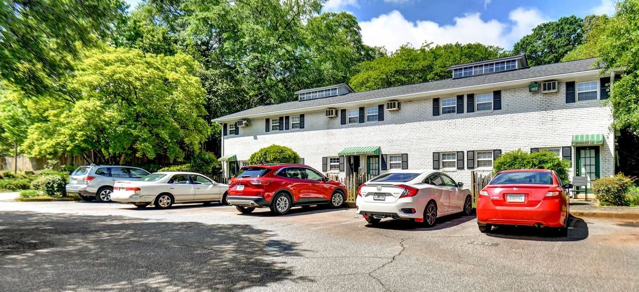 SeVille Apt. - Photo 4 of 11