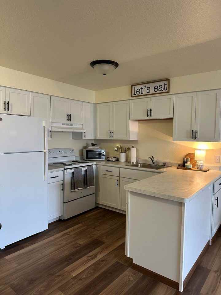 Westridge Apartments - Photo 2 of 14