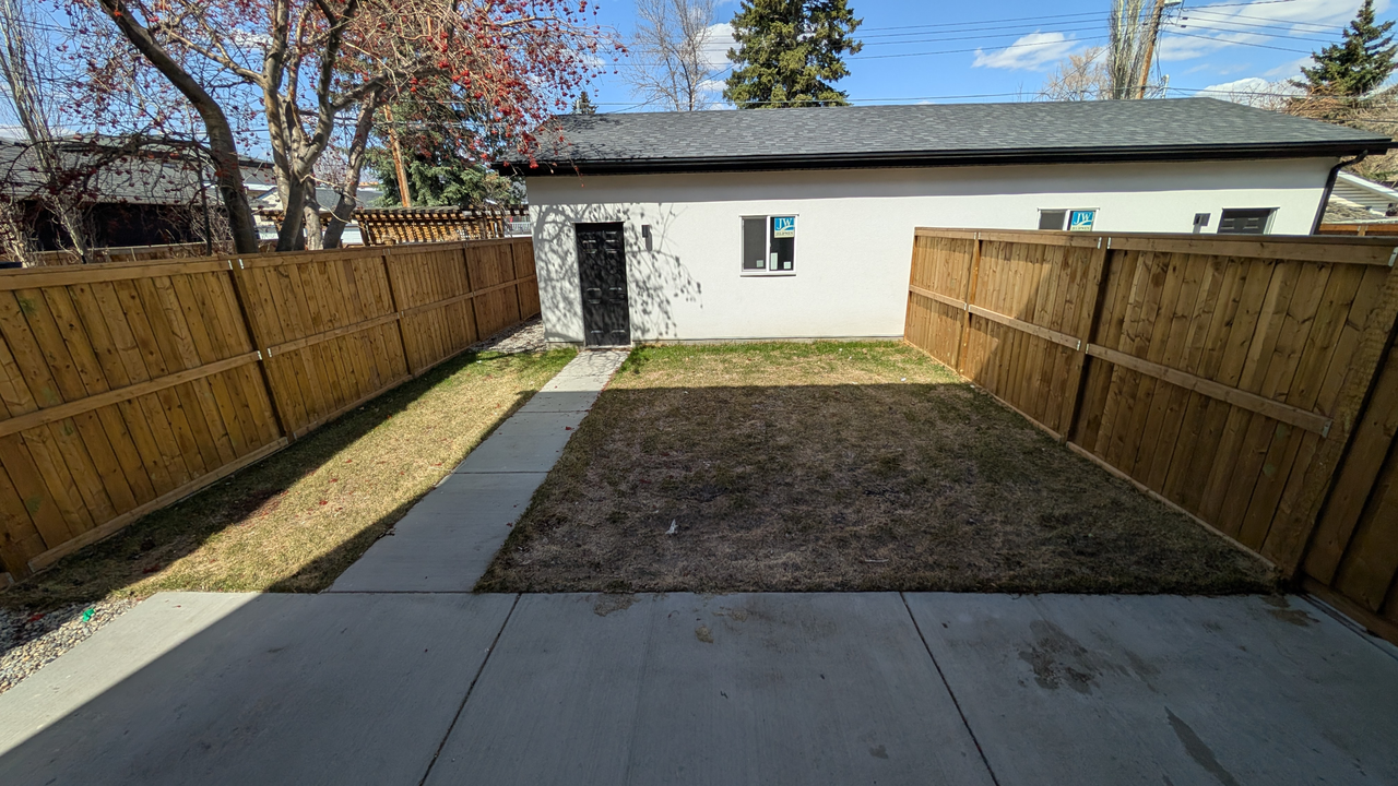 240A 22 Ave Nw - Photo 2 of 29