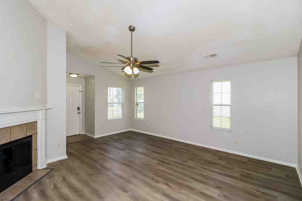 4680 Waterfront Oak Dr - Photo 5 of 16