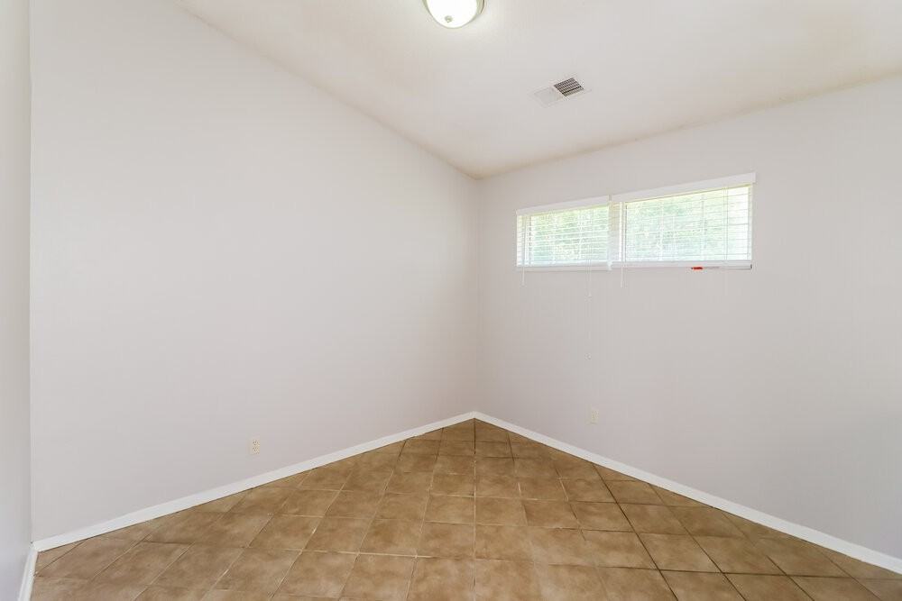 4680 Waterfront Oak Dr - Photo 6 of 16