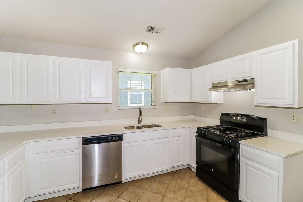 4680 Waterfront Oak Dr - Photo 7 of 16