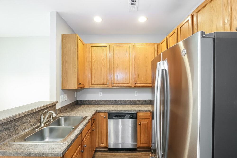 4712 Abercromby St - Photo 7 of 17