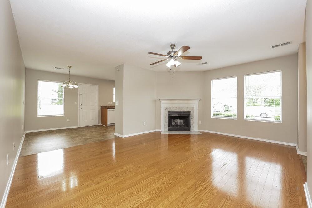 1525 Danville Cir - Photo 4 of 16