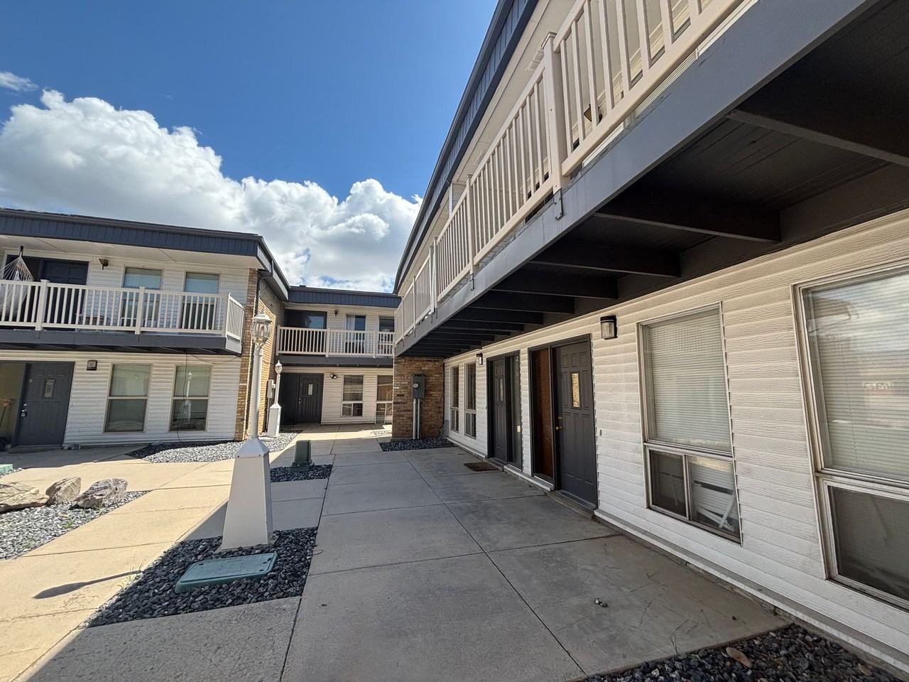 1165 Edgewood (12 Plex Cambridge Apartments) - Photo 6 of 22