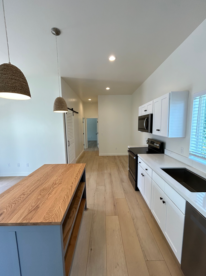 1119 San Pascual St - Photo 2 of 17