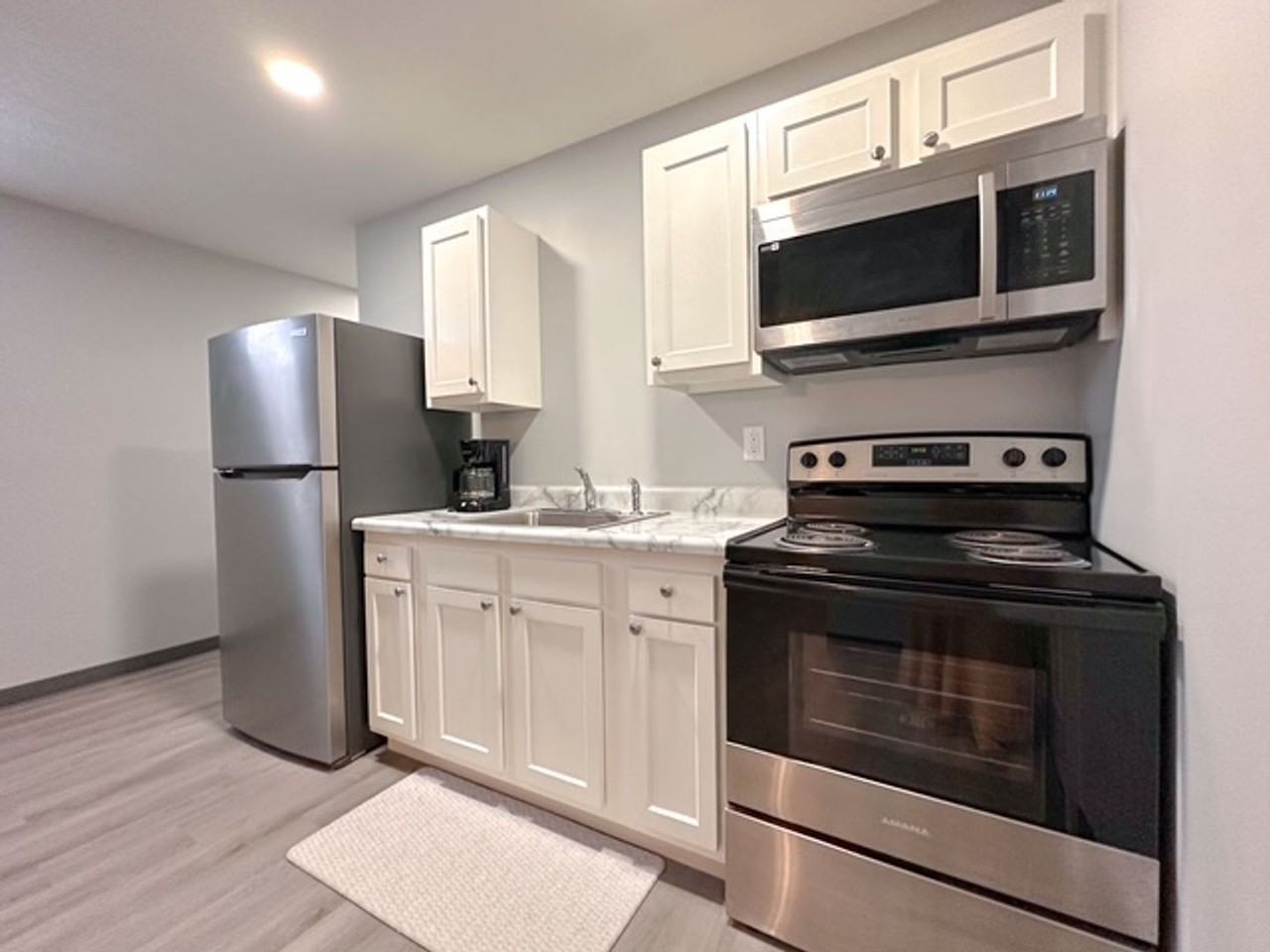 604 N Main St #8 - Photo 3 of 11