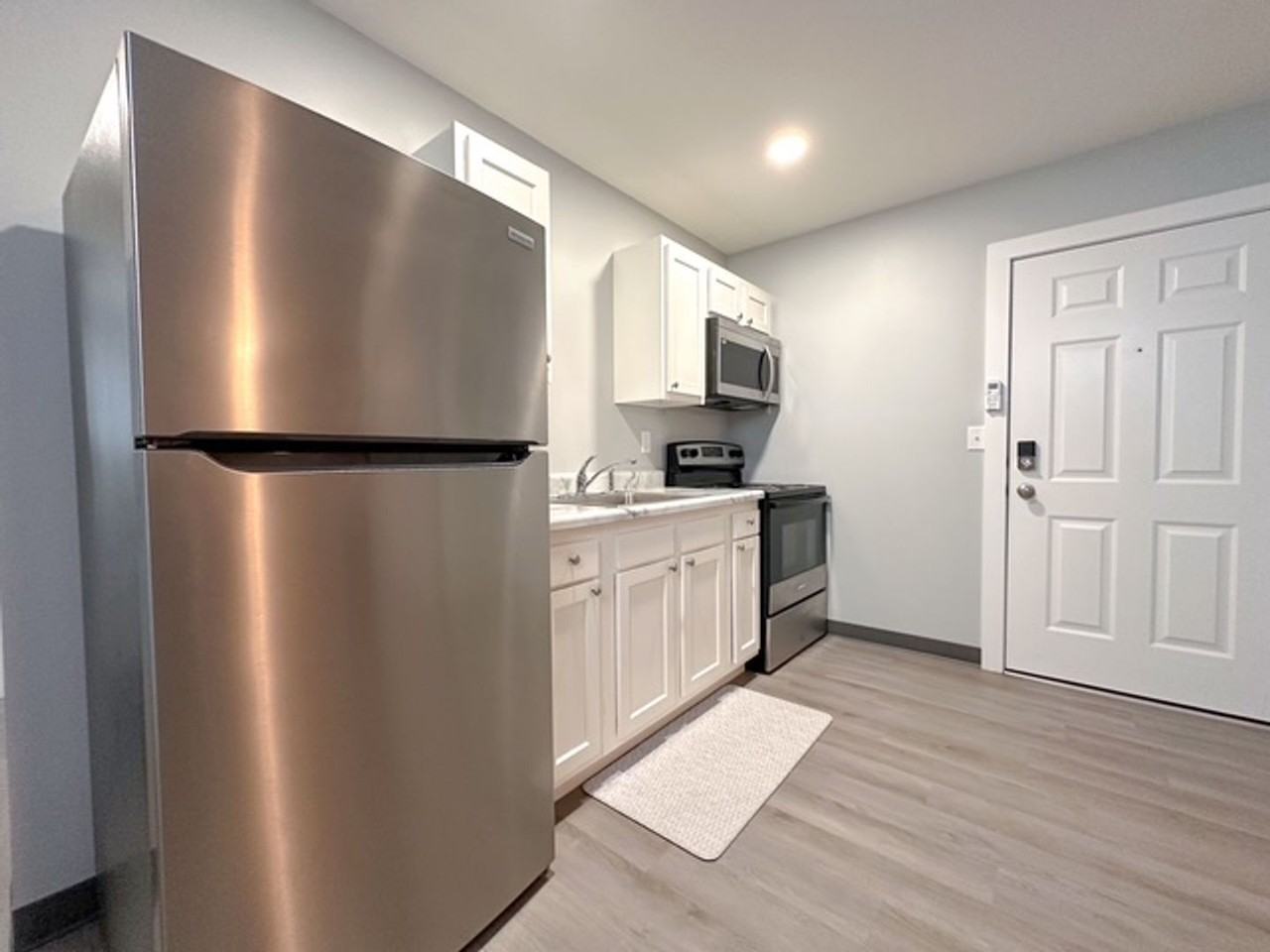 604 N Main St #8 - Photo 4 of 11