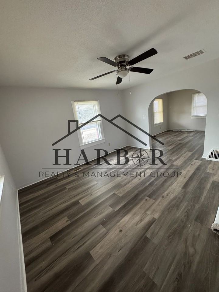 615 Walnut St - Photo 2 of 10