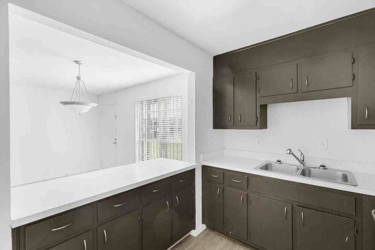 Merry Rowe - Photo 2 of 34