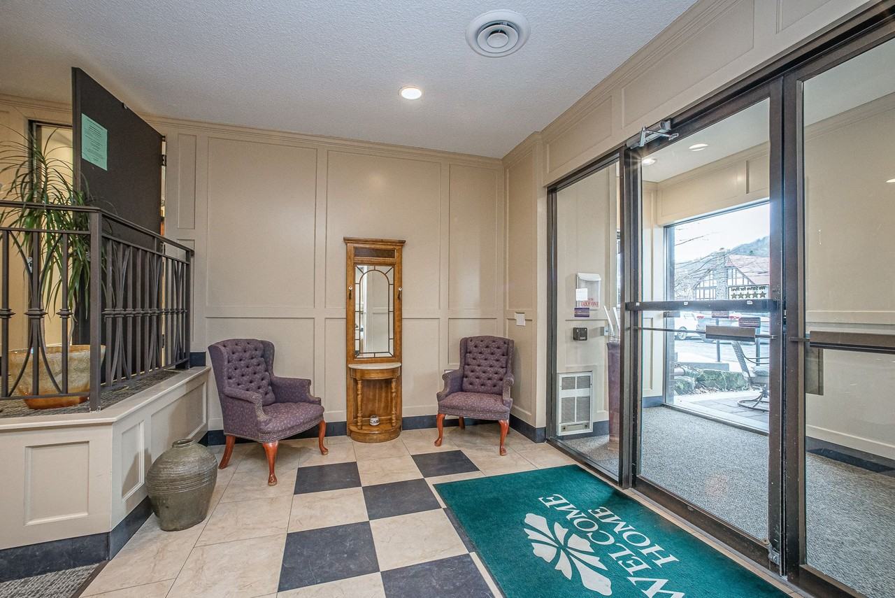 530 N Main Street - Photo 4 of 27