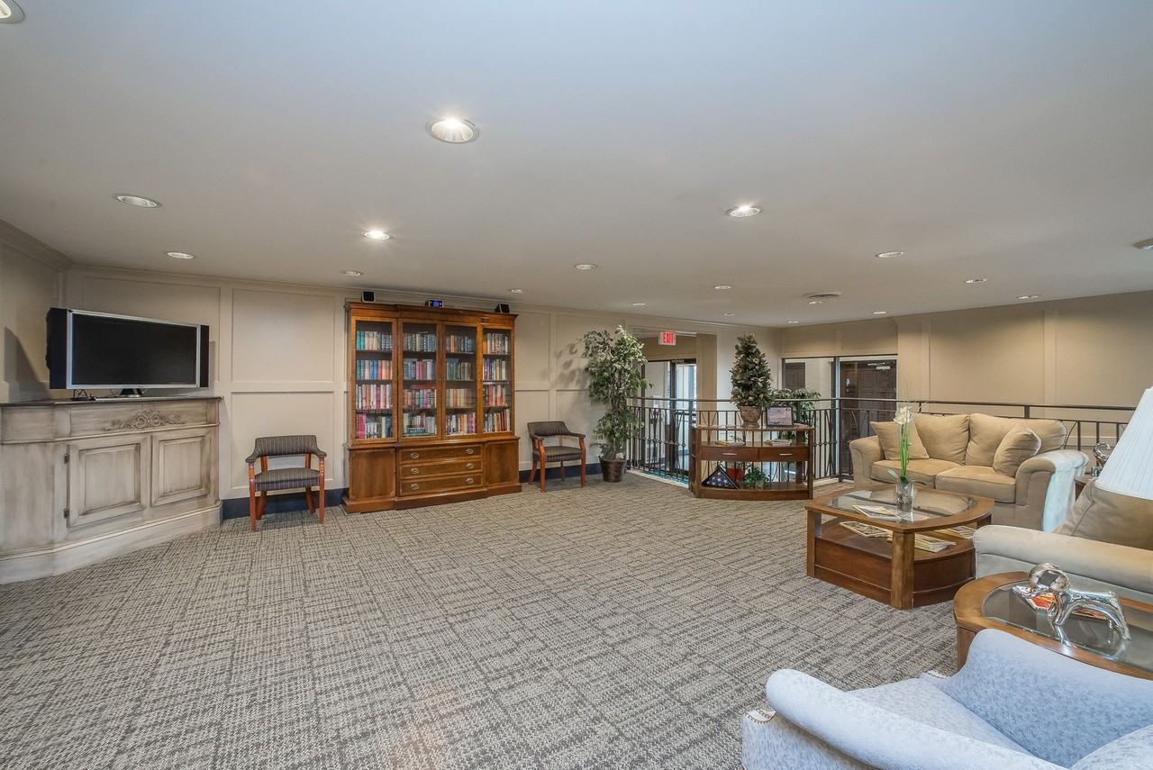 530 N Main Street - Photo 5 of 27