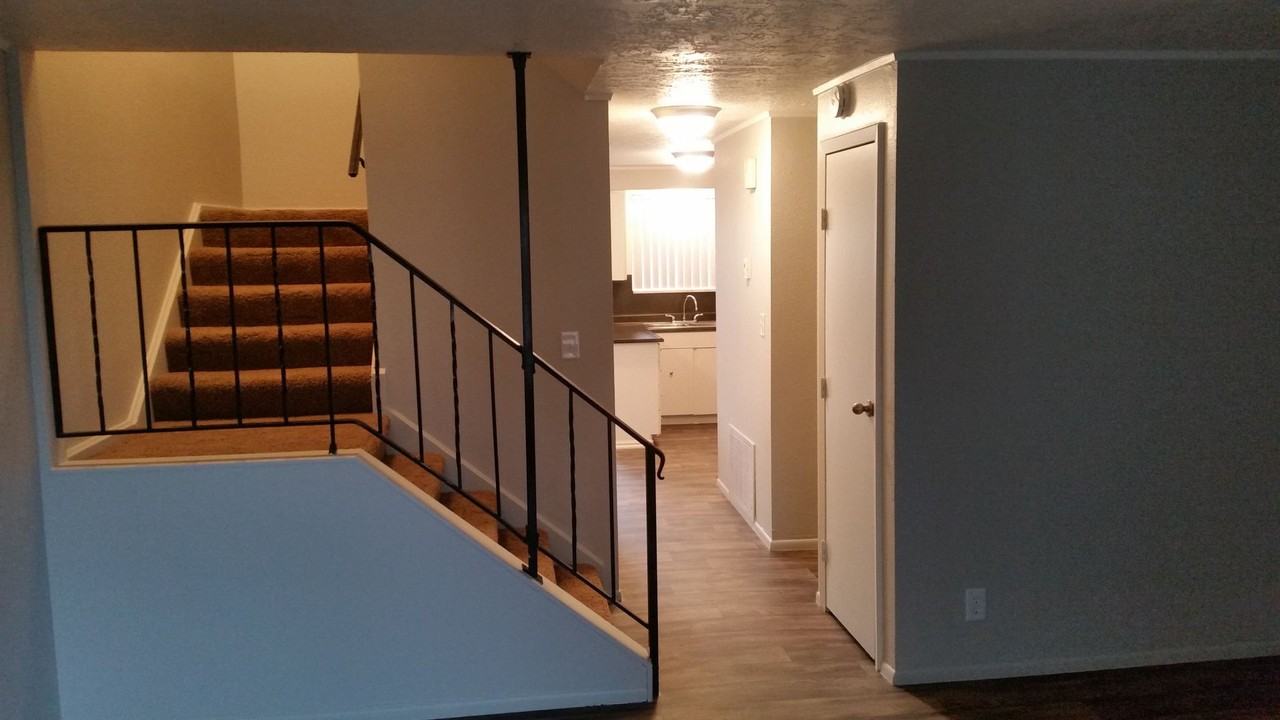 Woodland Manor Apartments - Photo 4 of 21