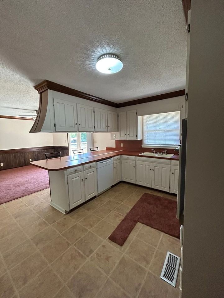 106 Spruce Drive - Photo 2 of 14