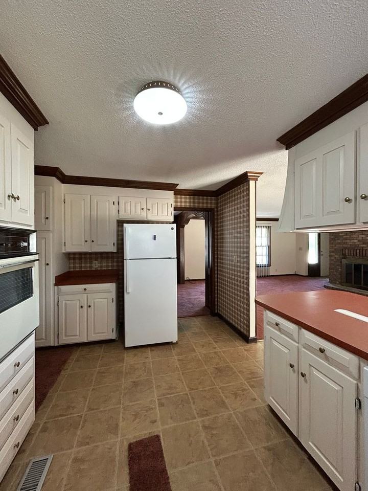 106 Spruce Drive - Photo 3 of 14