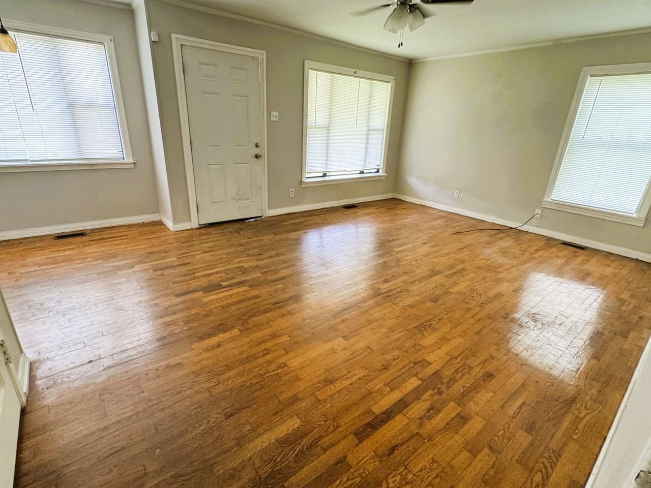 3915 Morris Dr - Photo 2 of 12