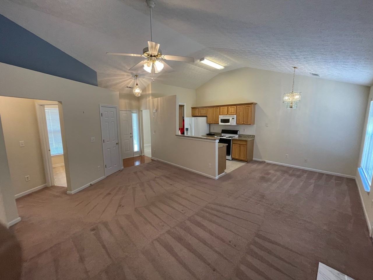 2500 Hillvale Cir - Photo 4 of 19