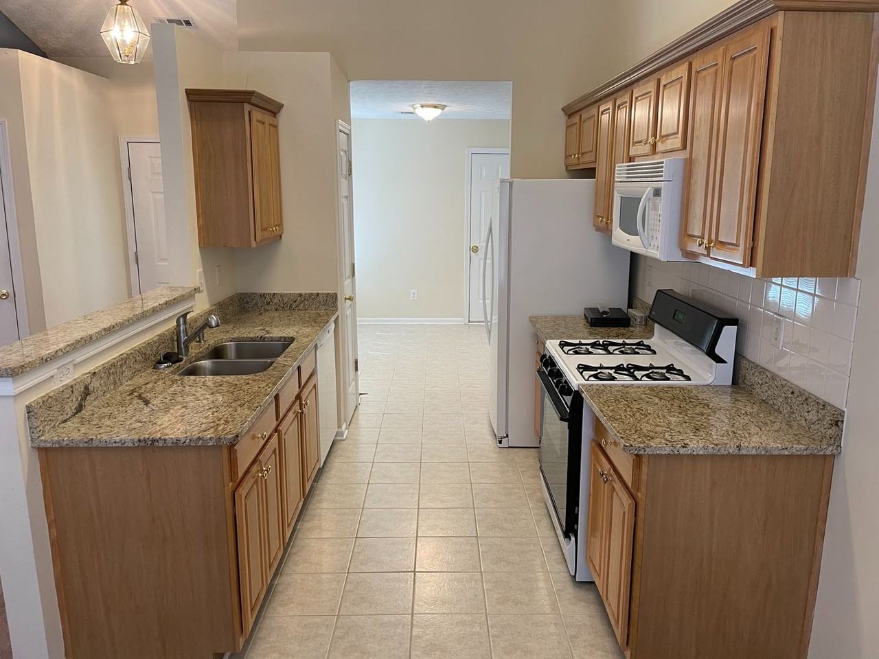 2500 Hillvale Cir - Photo 7 of 19