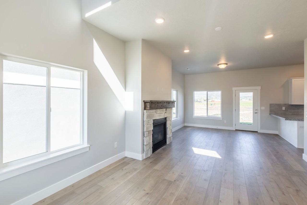 1153 E Becca Rd - Photo 7 of 27