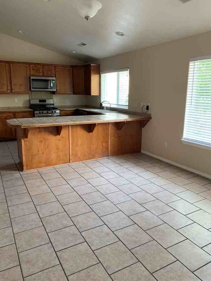 2516 Chantal Ave - Photo 3 of 11