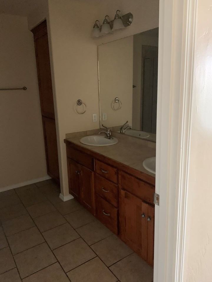 2516 Chantal Ave - Photo 6 of 11