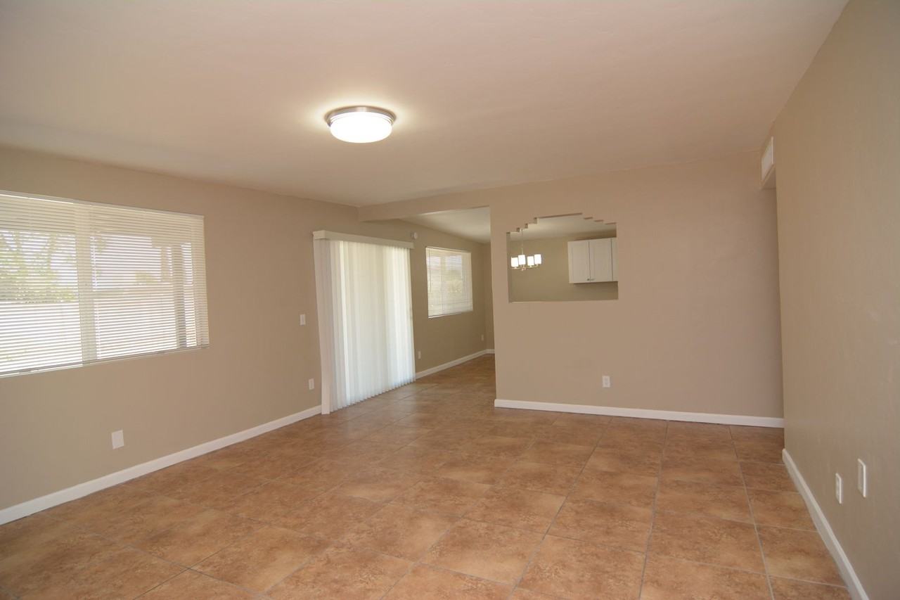 1733 E Missouri St - Photo 3 of 18