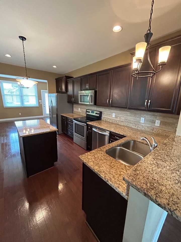 1816B 5th Ave N - Photo 3 of 27