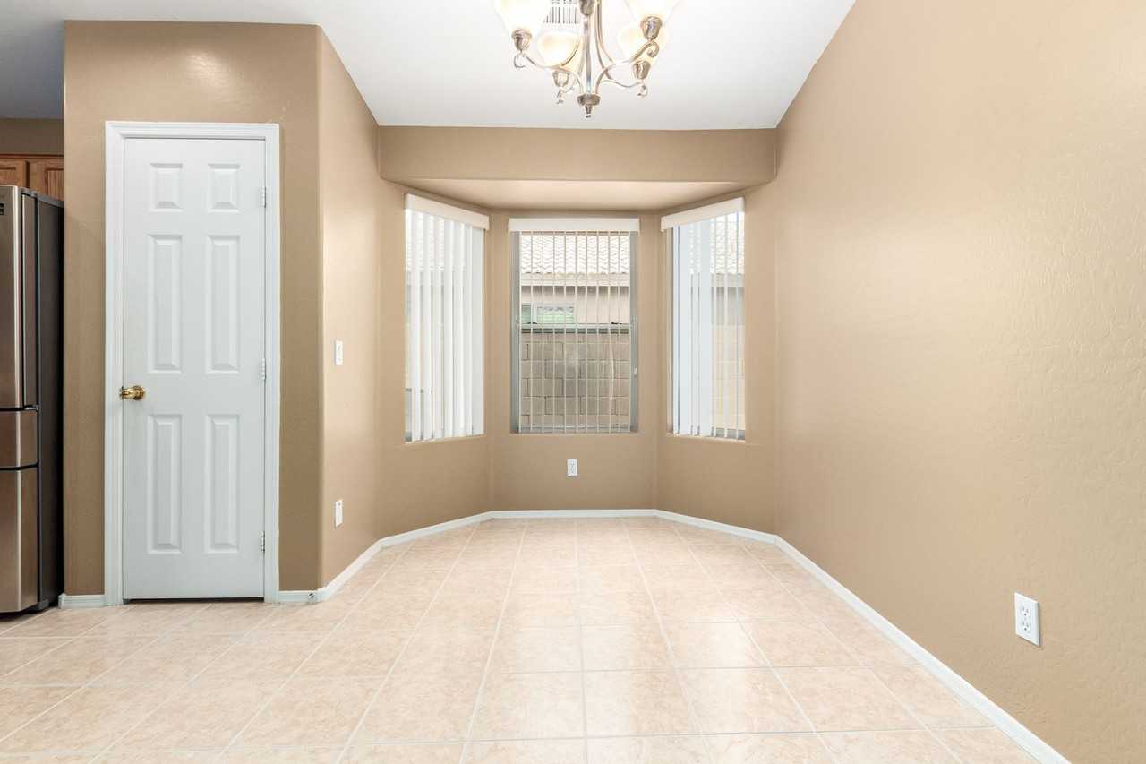 10633 W Windsor Ave - Photo 2 of 27