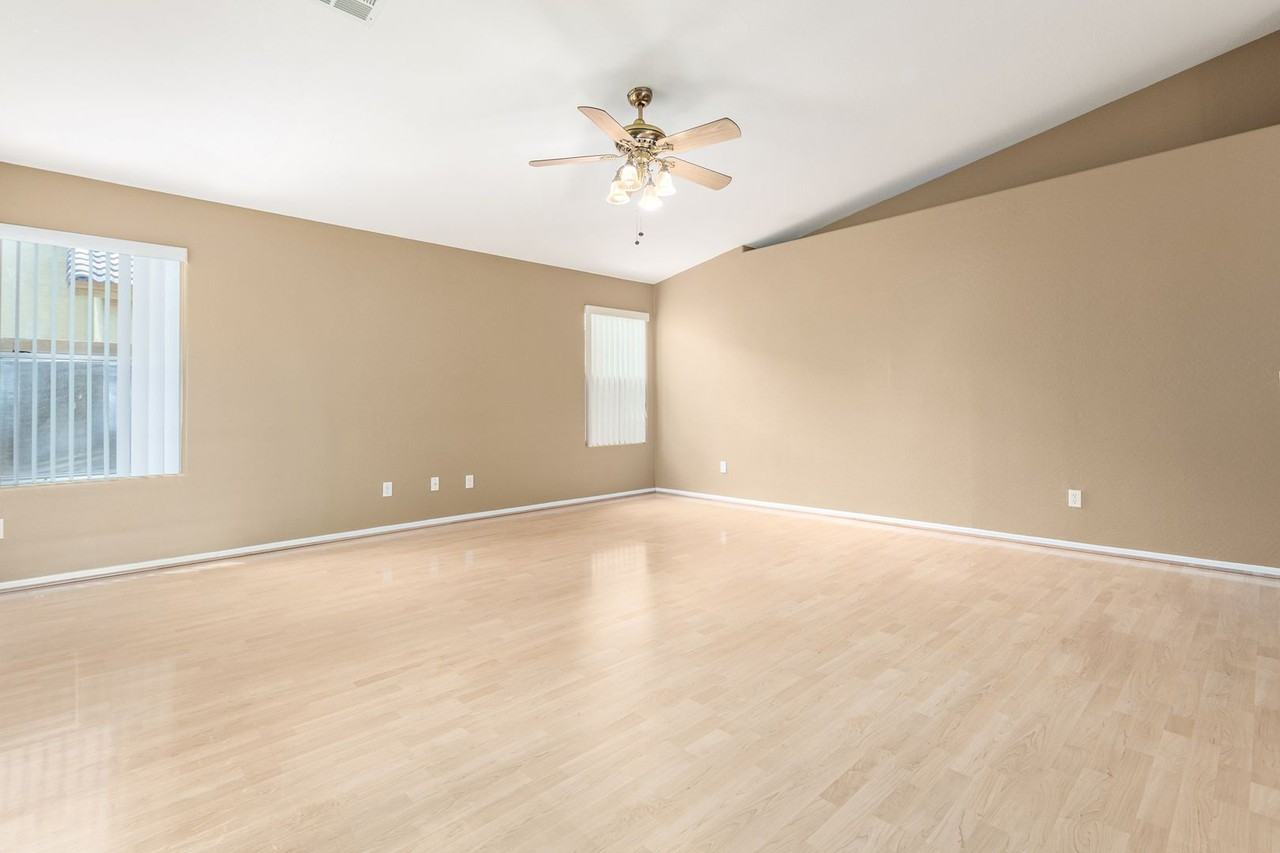 10633 W Windsor Ave - Photo 3 of 27