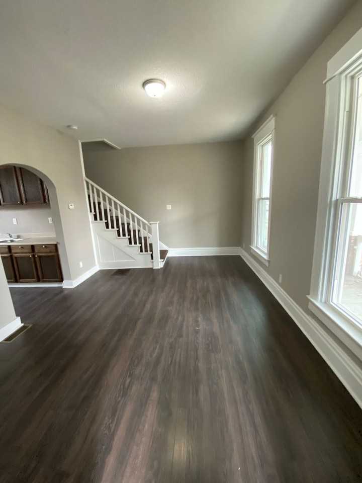 2406 Fox Ave - Photo 2 of 7